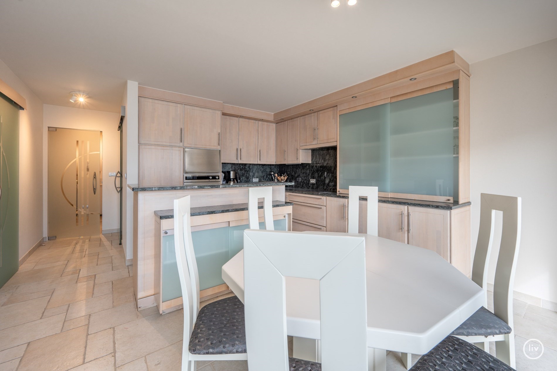 Bel appartement spacieux dans une rue calme de la Lippenslaan (avec possibilit&#233; d&#39;acheter un garage int&#233;rieur). 