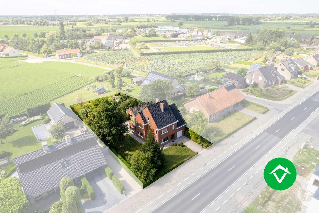 Instapklare woning met 3 slaapkamers en garage te Zarren 