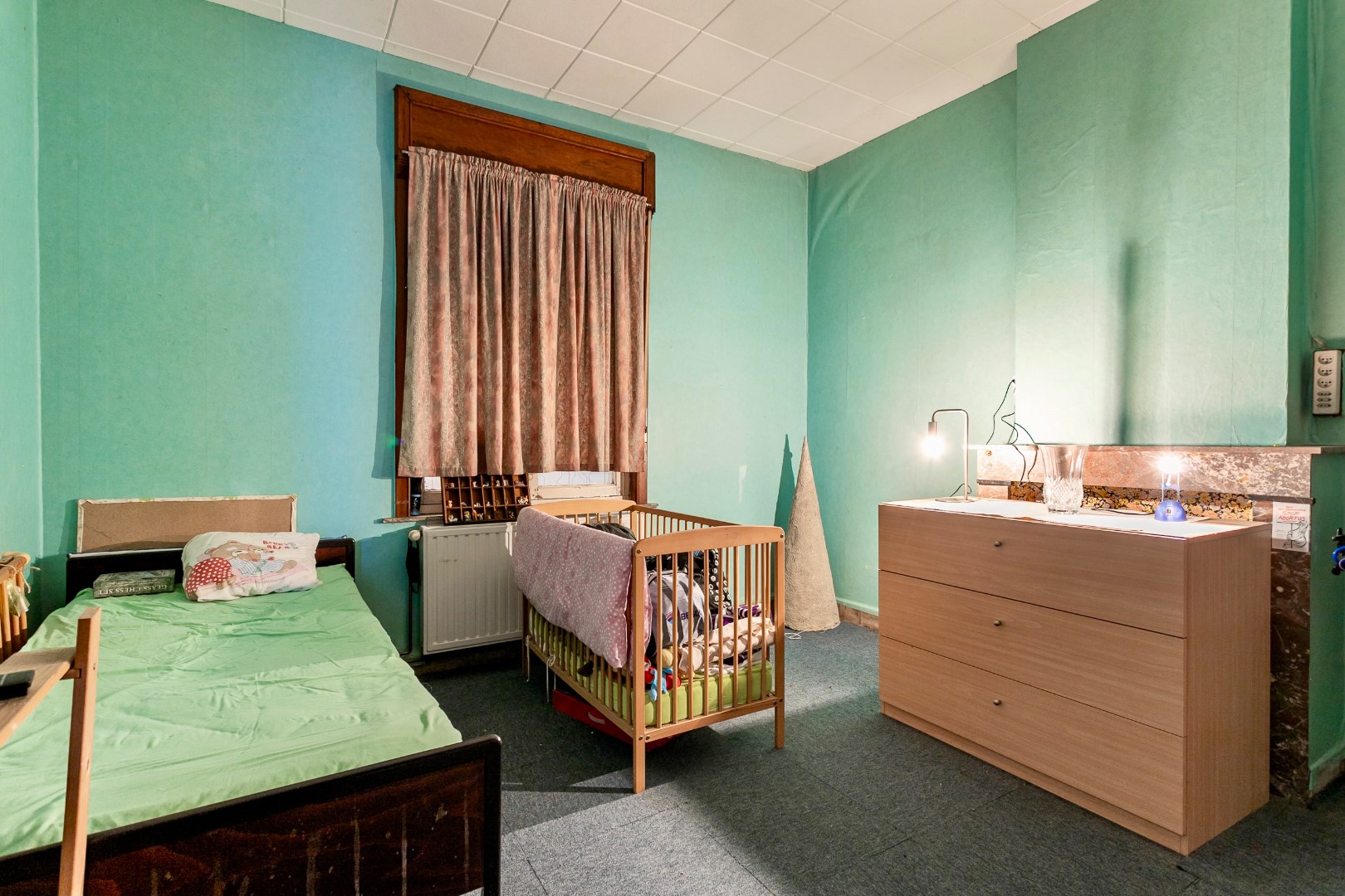 Te renoveren woning met omliggende gronden 