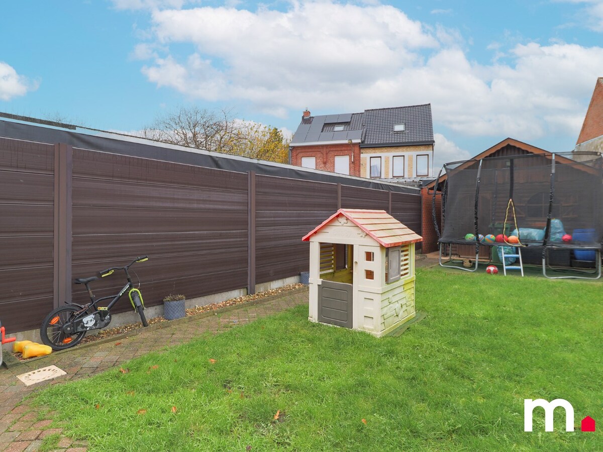 Goed gelegen woning met uitweg en garage te Wervik ! 