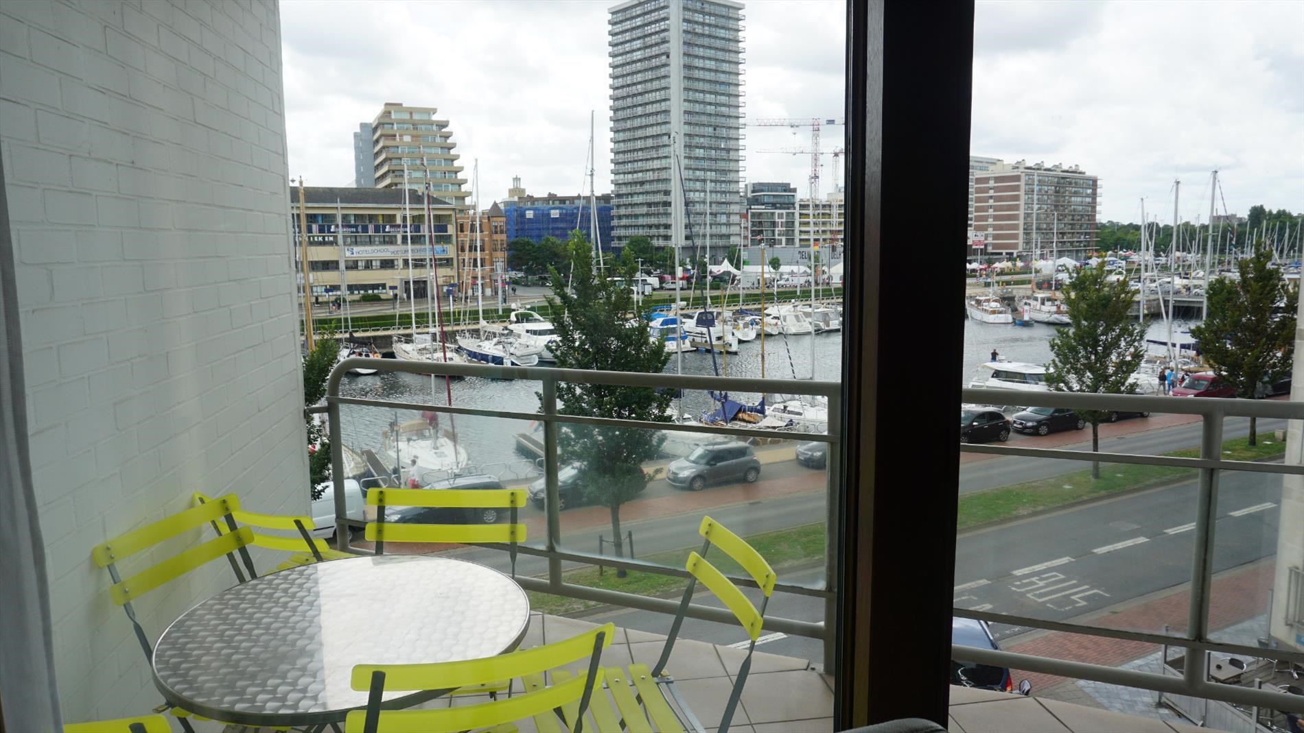GEMEUBELD APP. MET 2 SLPS MET TERRAS EN PRACHTIG ZICHT OP JACHTHAVEN 
