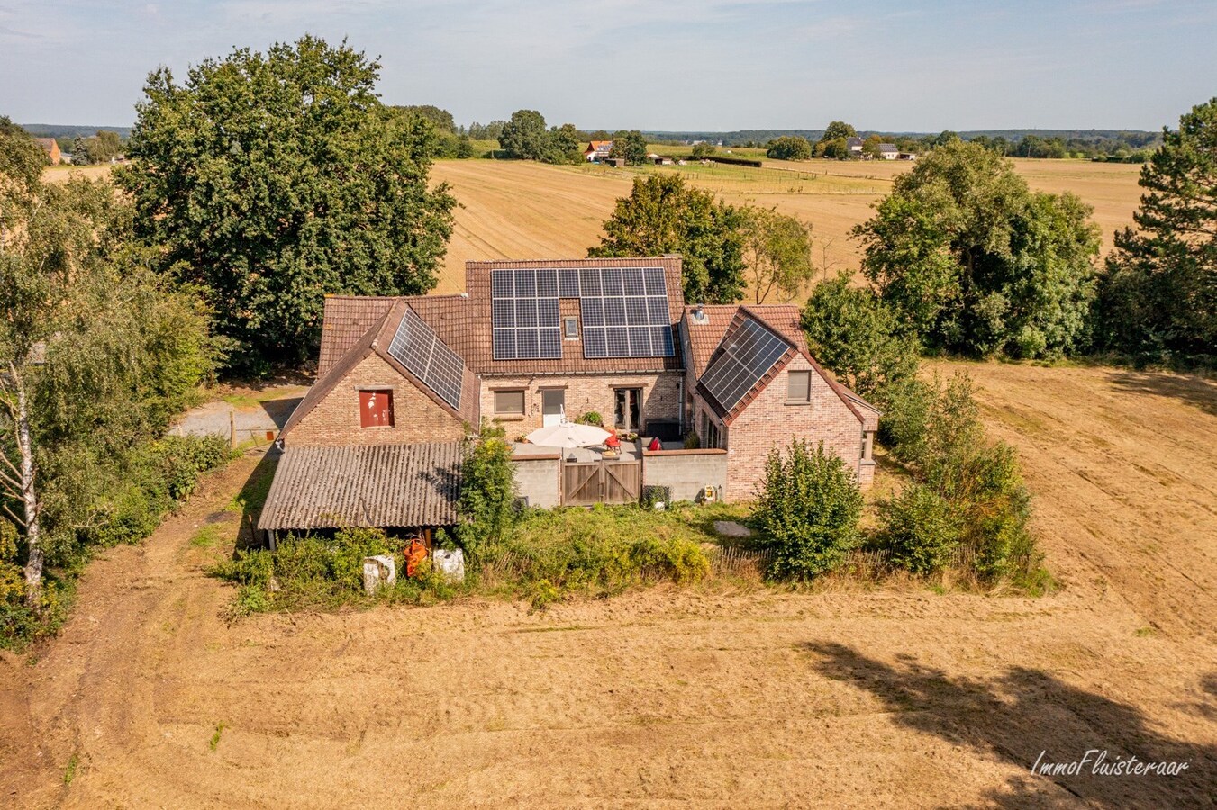 Neat house with 4 stables on approximately 75 acres in Tielt-Winge (Flemish Brabant) 