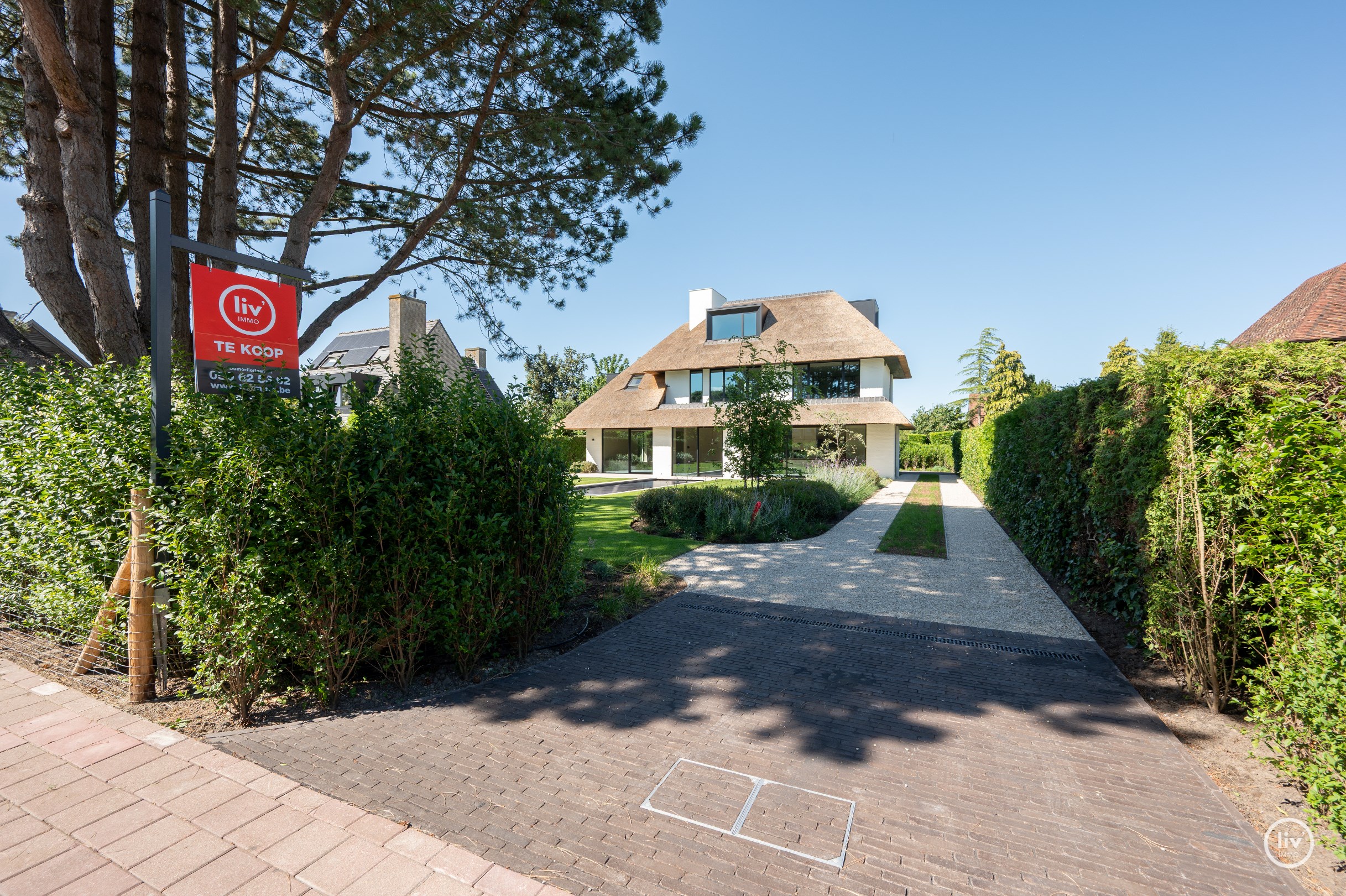 Journ&#233;e portes ouvertes samedi 4/07 de 14h &#224; 16h. Villa neuve exclusive avec piscine et jardin orient&#233; sud sur un grand terrain de 1.071m2. 