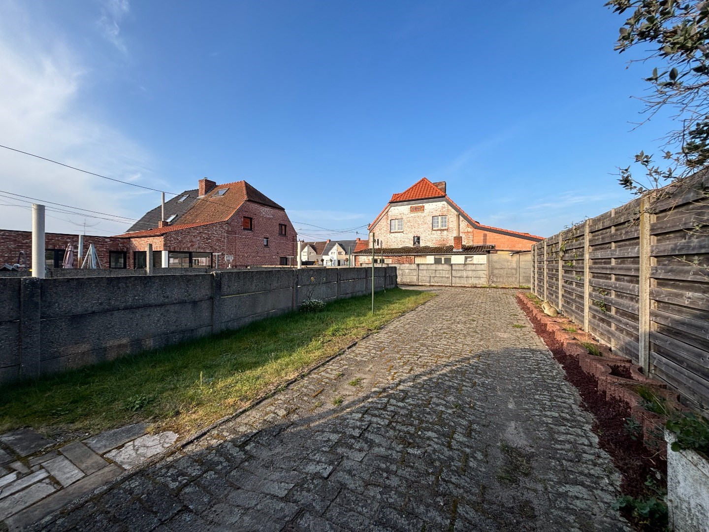 Te renoveren woning met 2 ruime slaapkamers in Mol 