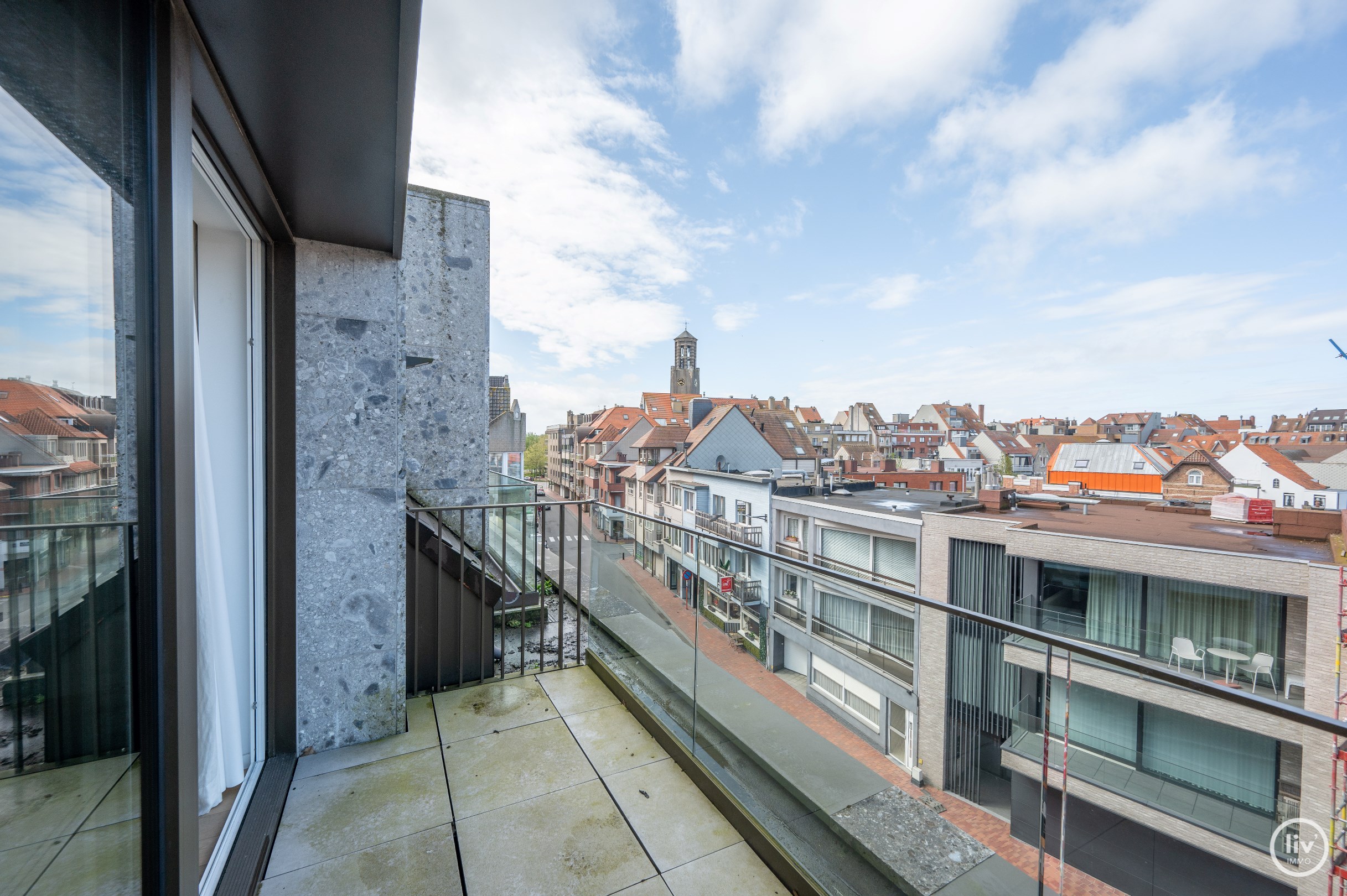 Prachtig duplexappartement met 2 slaapkamers vlakbij het commerci&#235;le centrum van Knokke (met mog. tot aankoop v.e inpandige garage) . 