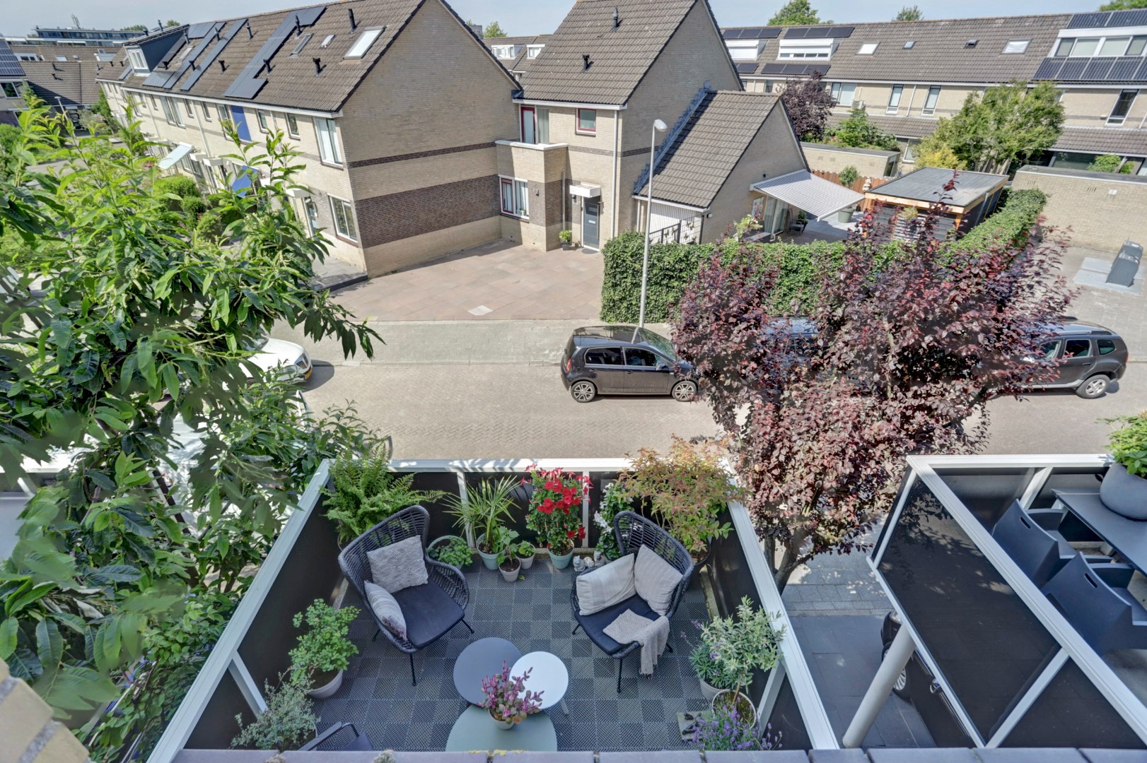 Licht, ruimte en luxe onder &#233;&#233;n dak – ideaal gezinshuis met 3 slaapkamers, moderne keuken, balkon en zonovergoten dakterras! 