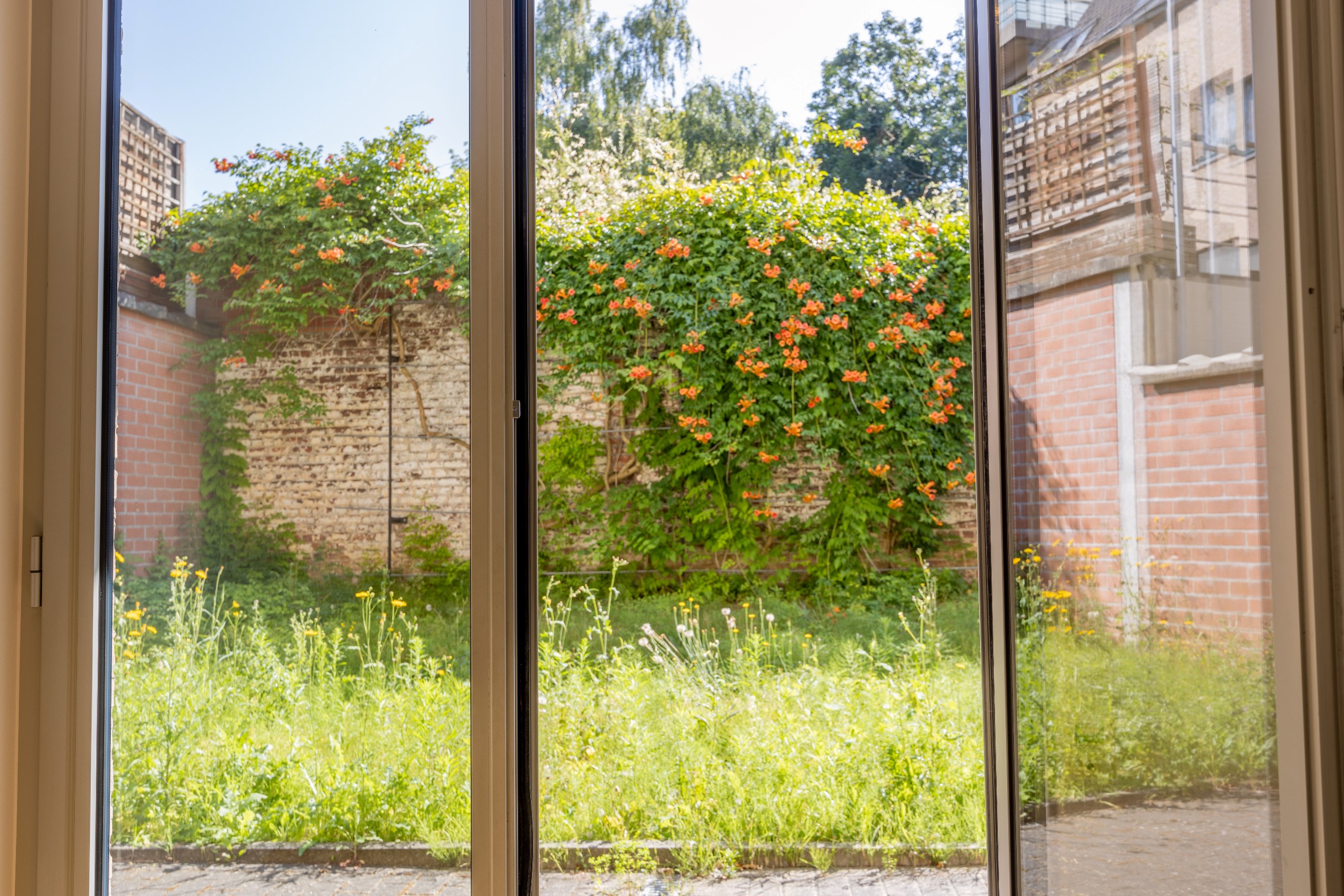 GELIJKVLOERS APPARTEMENT IN HARTJE ZWEVEGEM 