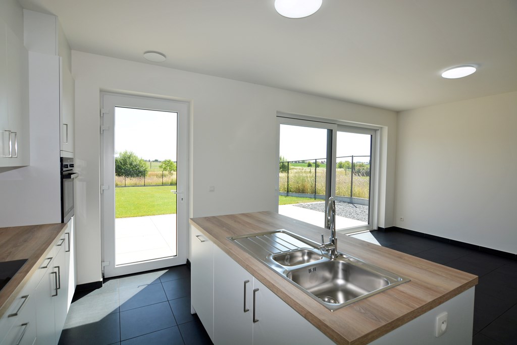 Halfvrijstaande nieuwbouwwoning met 3 slpks en dressing op perceel van 4a 88ca. 