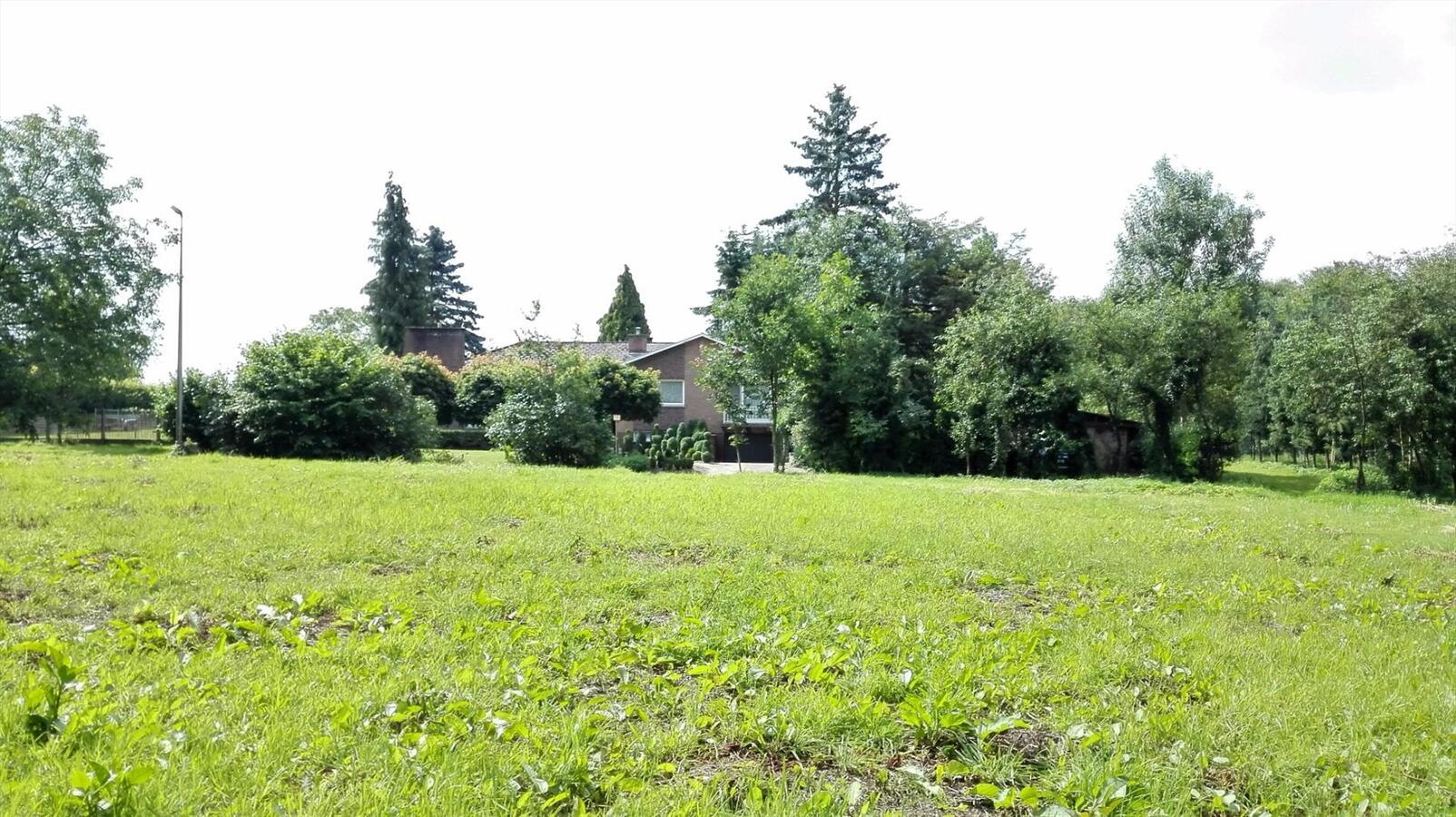 Woning met bijhorende gronden op unieke locatie (ca. 1,4ha) te Meeuwen-Gruitrode 