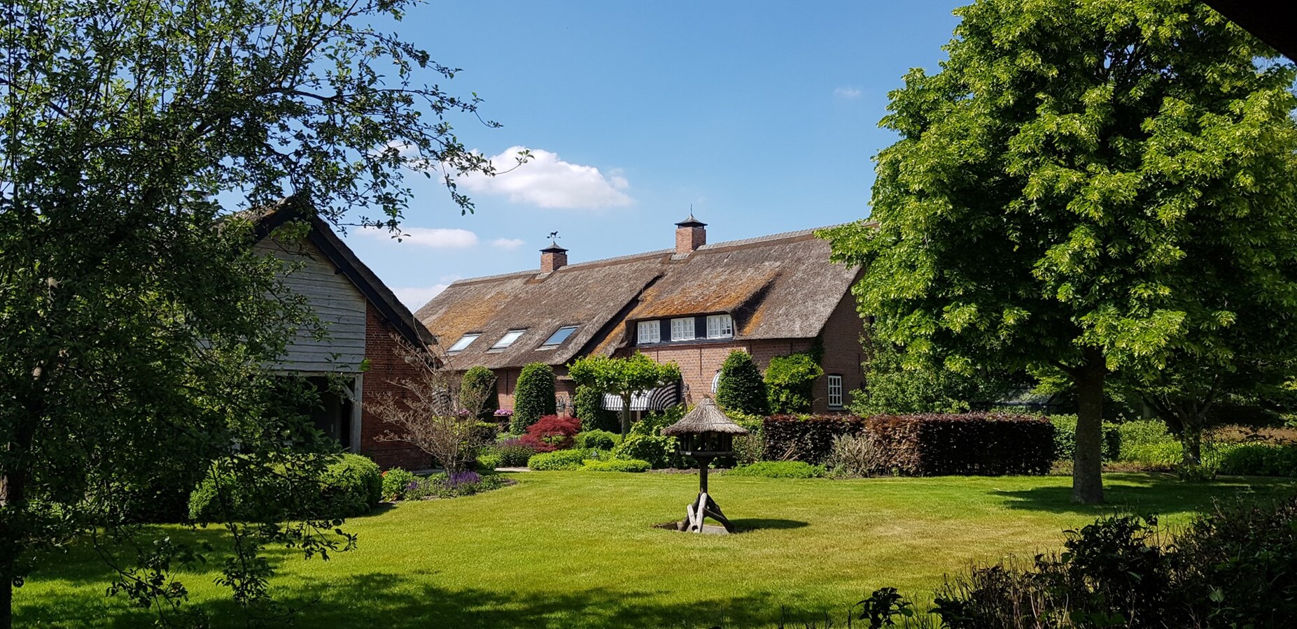 Luxurious country house with equestrian facilities on approximately 3.8 hectares (option to purchase adjacent meadows of approximately 4 hectares and a meadow of approximately 1.7 hectares) 