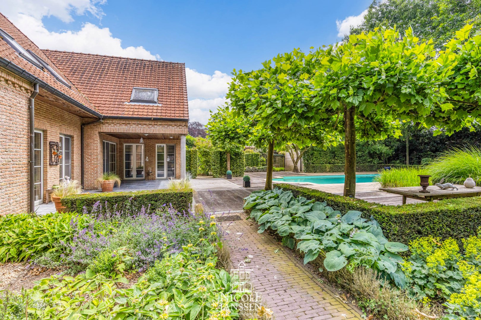 Ruime villa in landelijke stijl met zwembad 