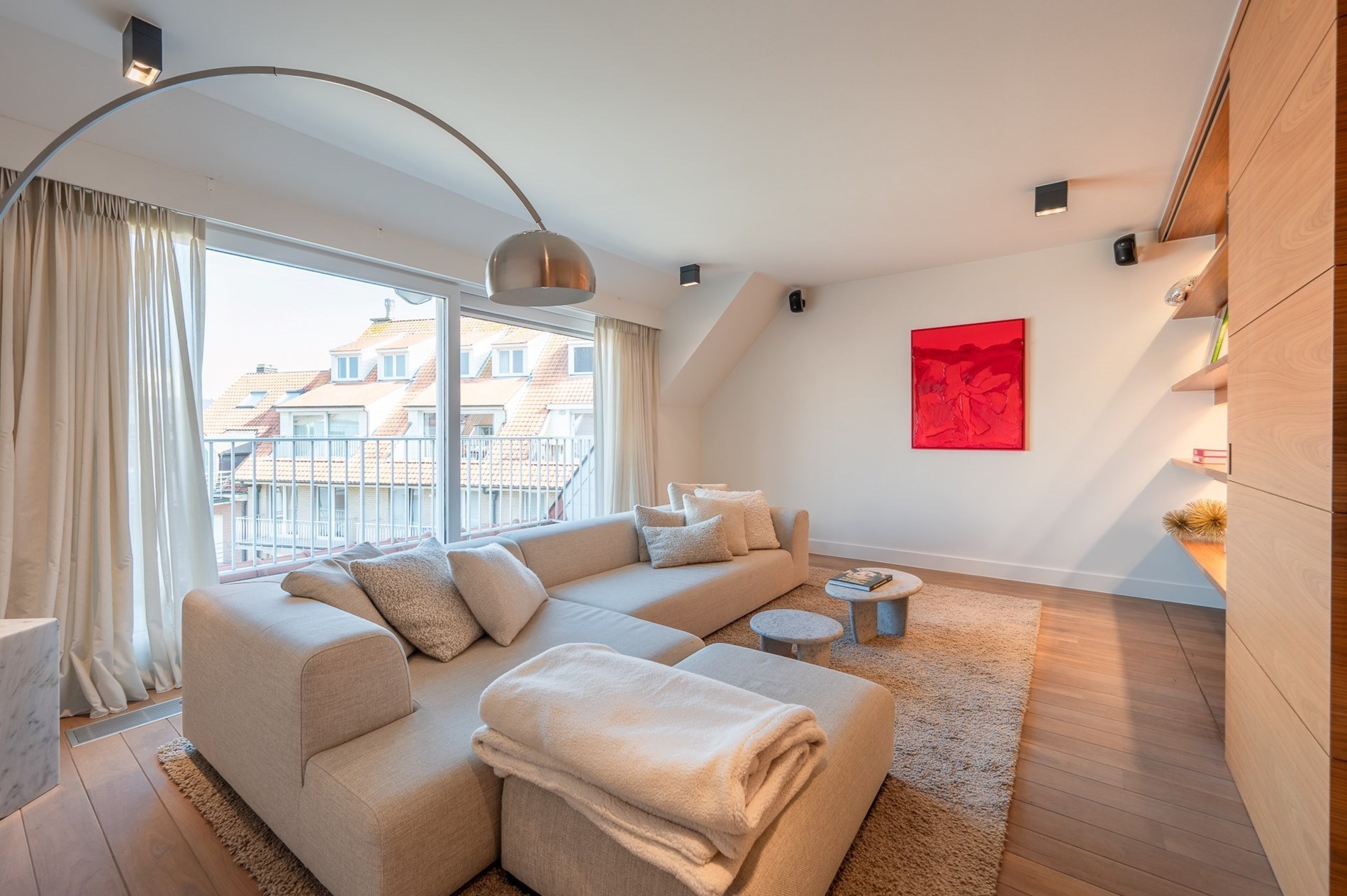 Magnifique appartement spacieux de 2 chambres avec de grandes terrasses situ&#233; au centre de la Zoutelaan &#224; Knokke (avec possibilit&#233; de cr&#233;er une 3&#232;me chambre) 