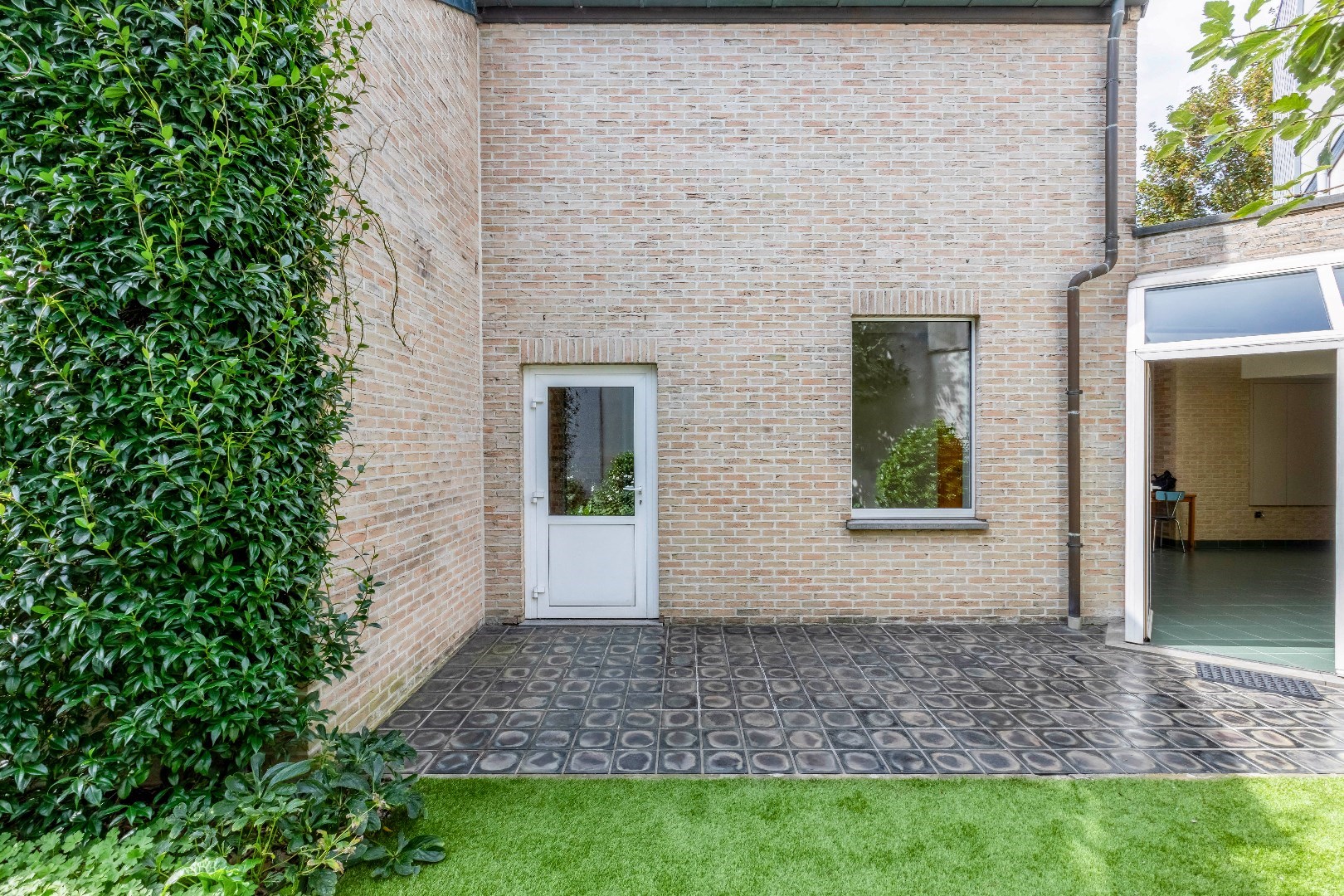 VERHUURD ! Ruime woning met tuin en dubbele garage in Gent - ideale woning voor cohousing 