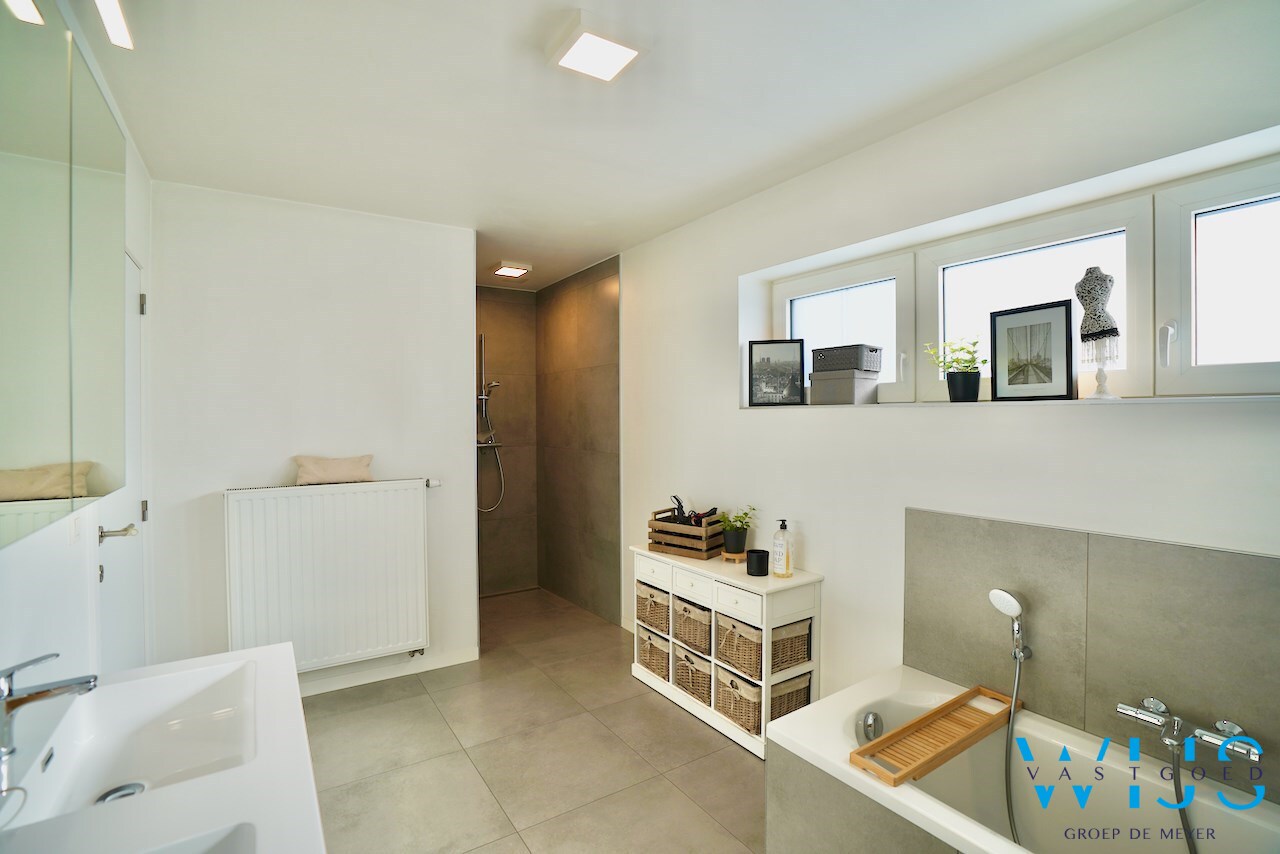 Recent woonhuis met LOODS te WIPPELGEM/ EVERGEM ! 