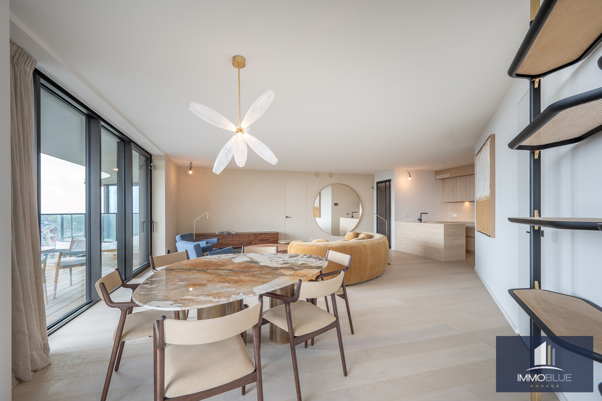 Luxueus appartement met zeer ruim terras gelegen in de exclusieve residentie The Tower. 
