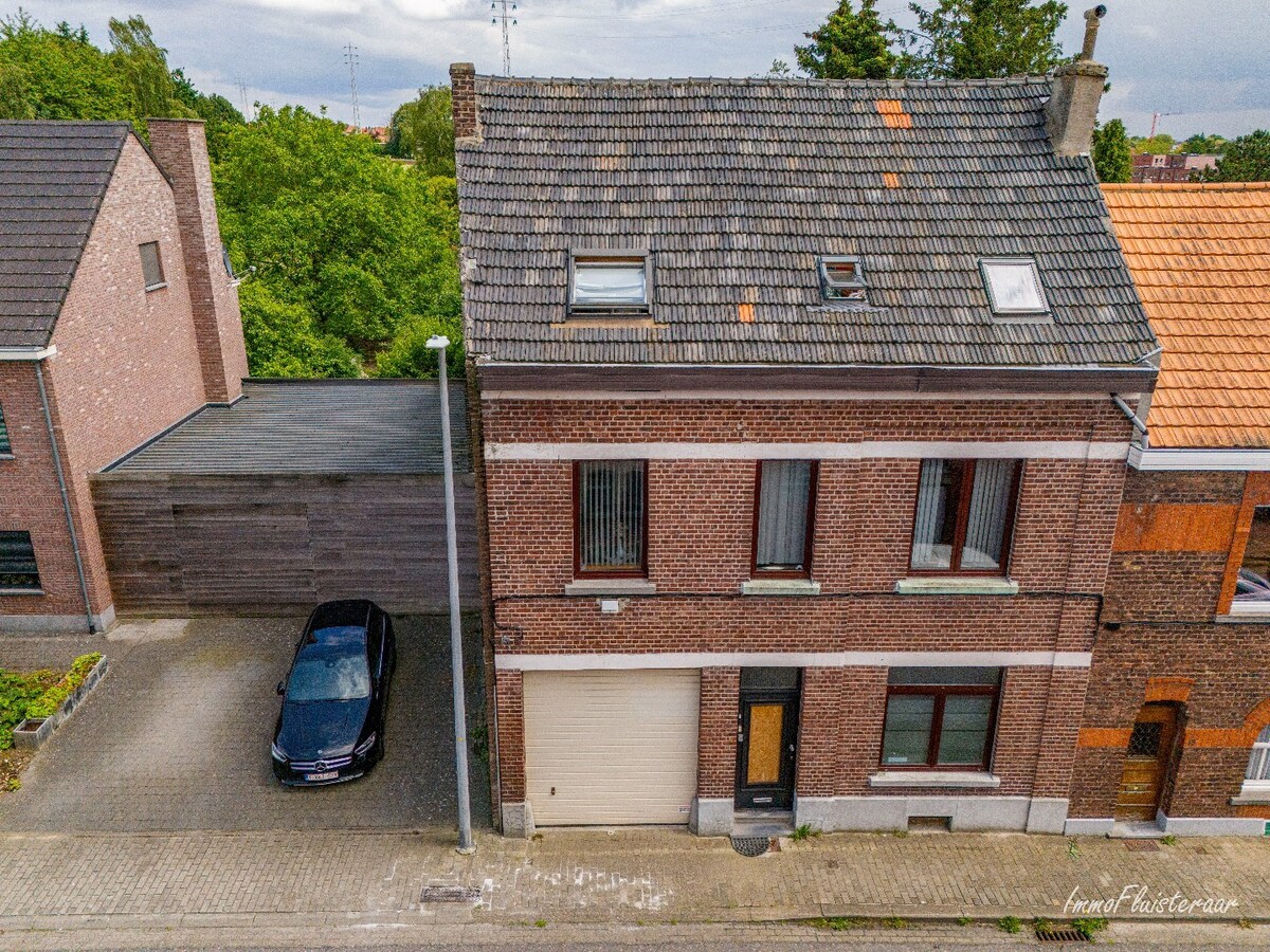 Op te frissen woning voorzien van stallen en aanpalend weiland op ca. 43a te Tienen. 