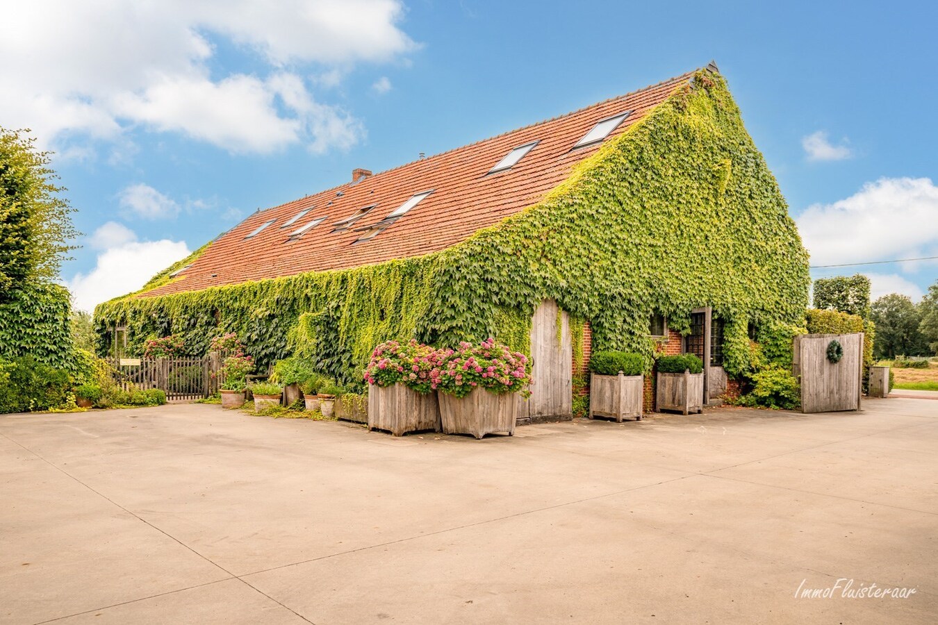 Charming farmhouse with horse breeding on approx. 4.5 ha/11,12 acres in Herentals (Antwerp) 