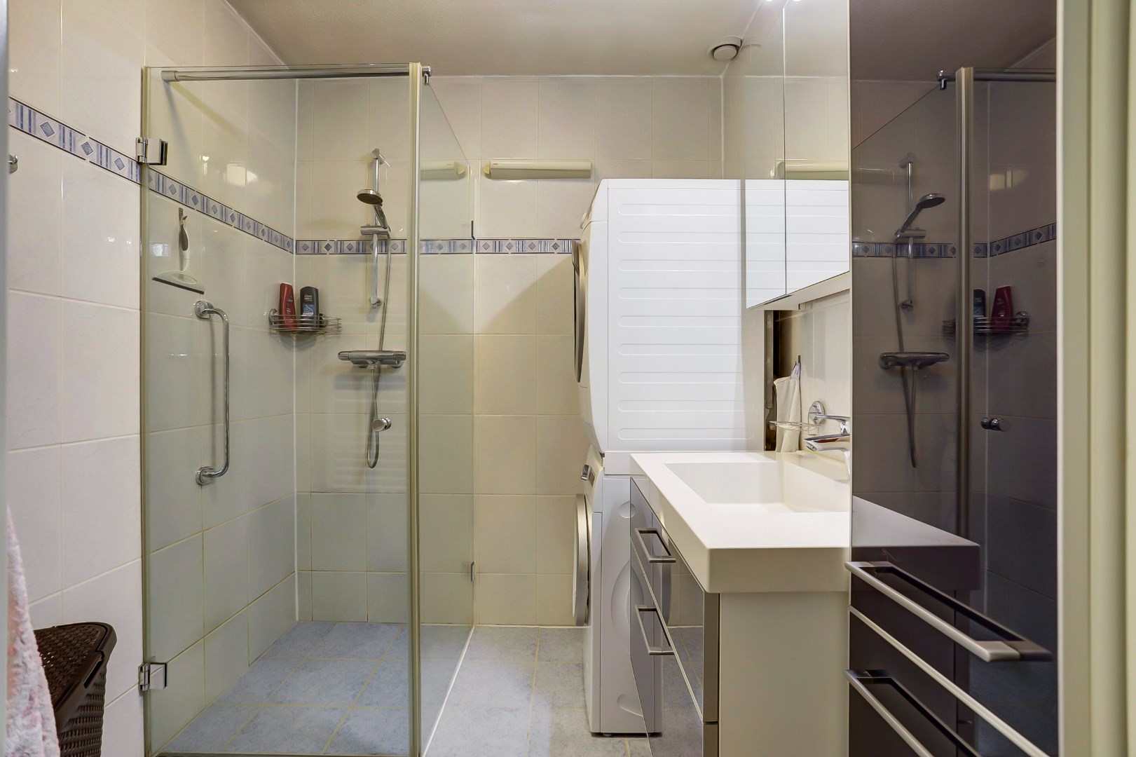 Op een fantastische locatie gelegen 3-kamer woning op de 1e etage met uitzicht op &quot;de Vijver&quot; van Prinsenland. 