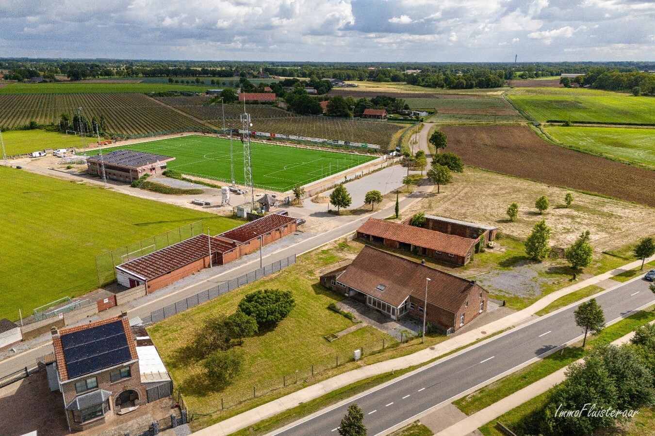 Verder te renoveren langgevelhoeve met veel potentieel op ca. 65 are te Kinrooi 