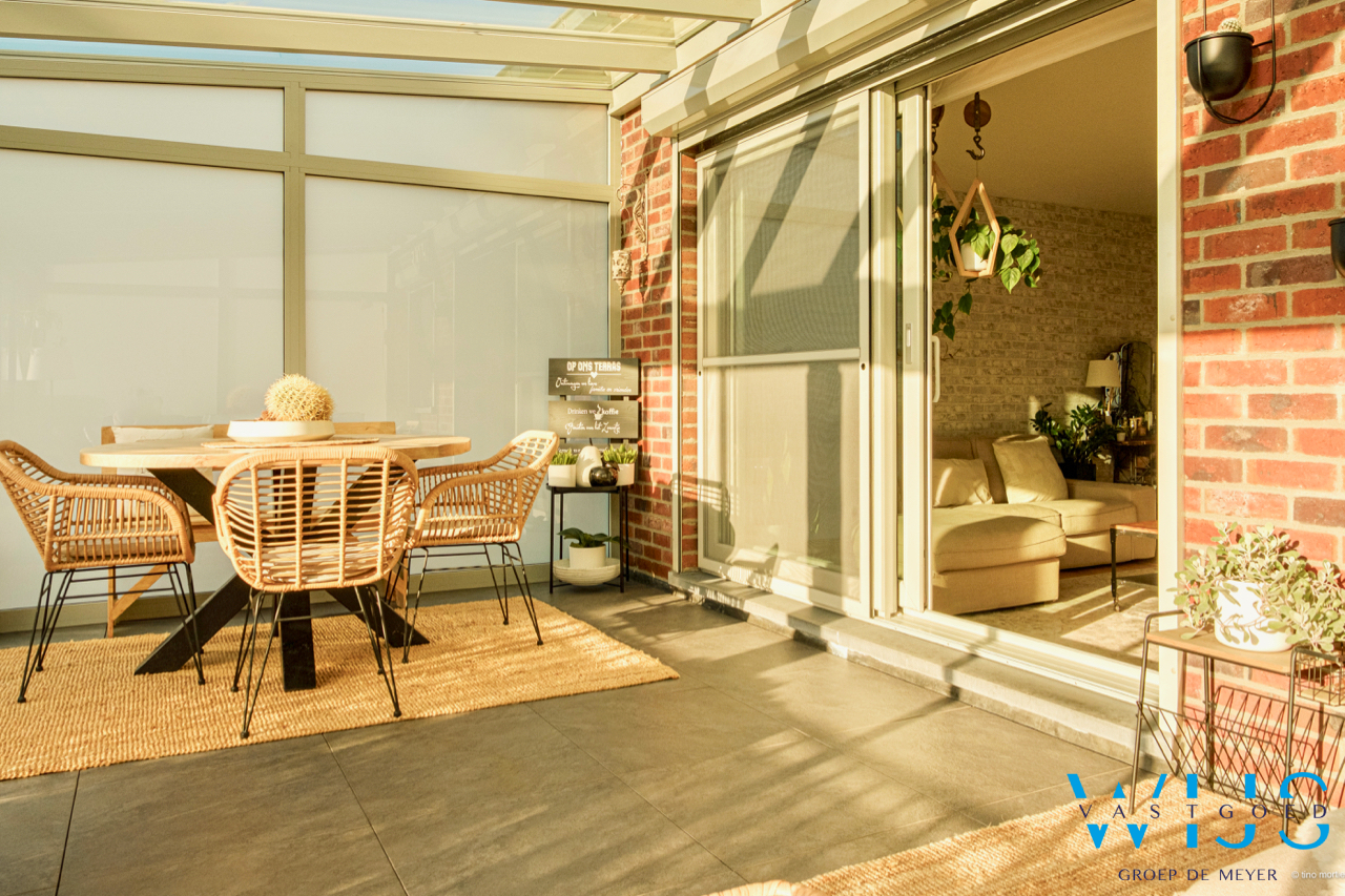 Prachtig 3 slaapkamerappartement in hartje Lembeke ! 
