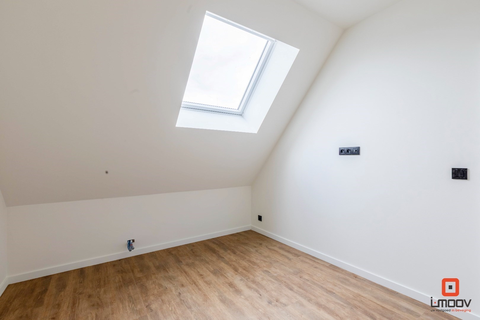 Totaal gerenoveerde instapklare stadswoning met 3 slaapkamers 