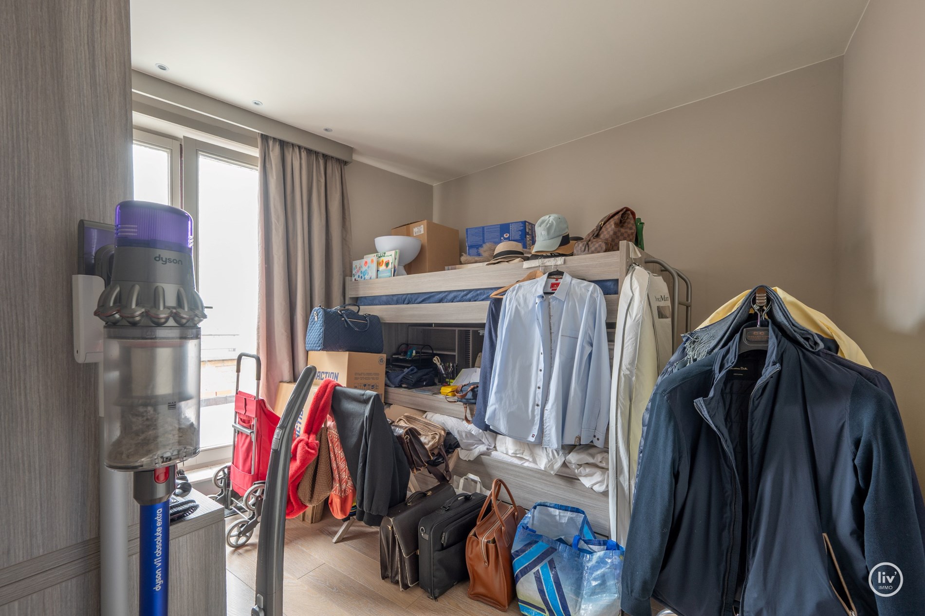 “Unieke Penthouse (1992) te koop op een toplocatie in Knokke –3 -kamerappartement met uitzonderlijke zonneterrassen van meer dan +/- 200m2 . 
