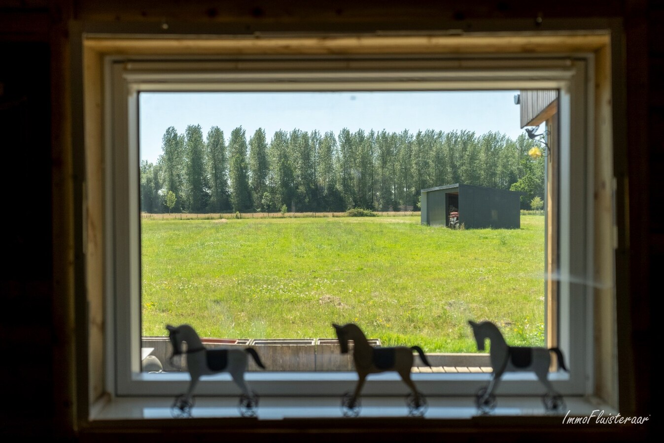 Prachtige instapklare langgevelhoeve met paardenstallen en weide op ca. 1,4 ha te Geetbets. 