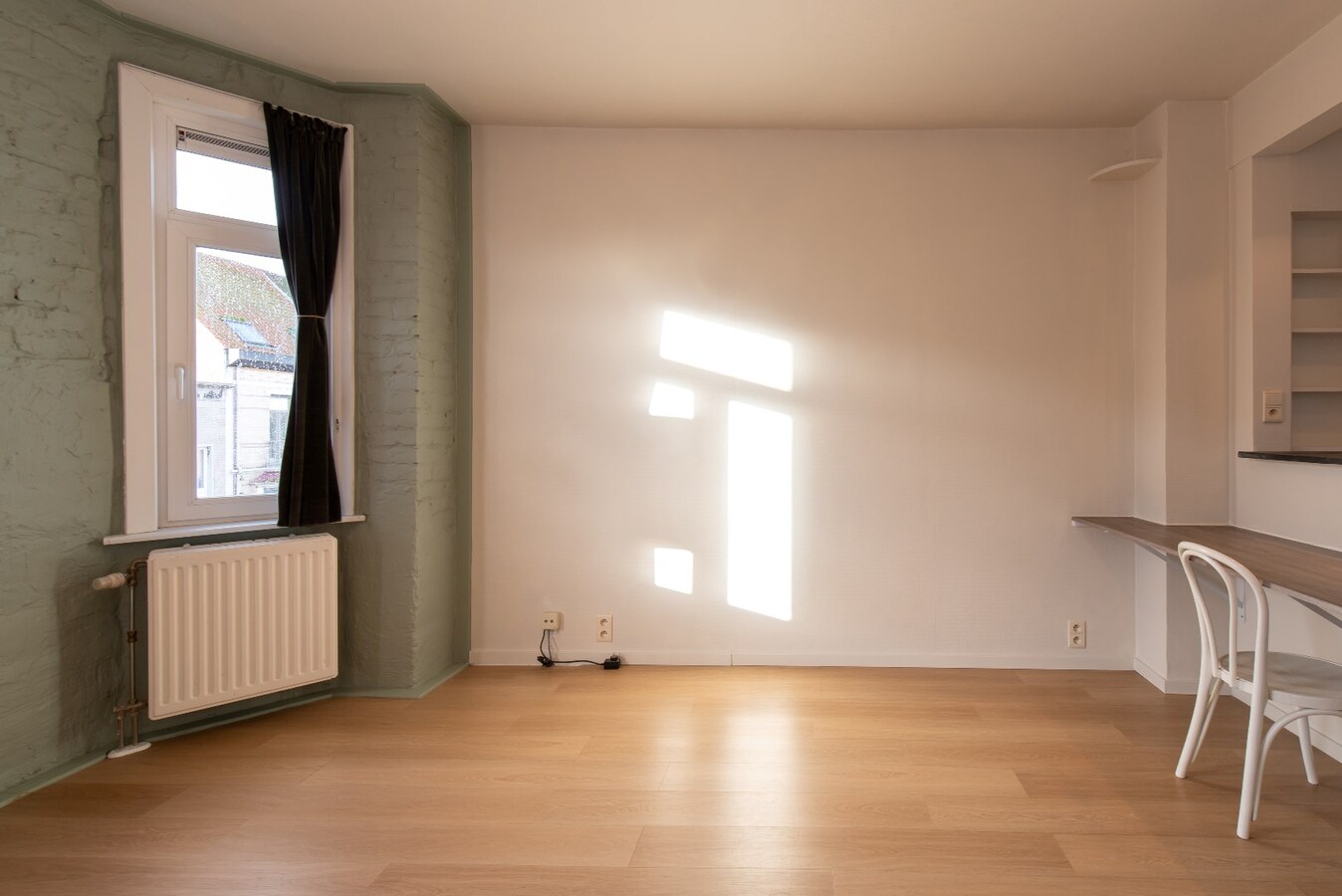 Gerenoveerd 2- slaapkamer appartement vlakbij de markt 