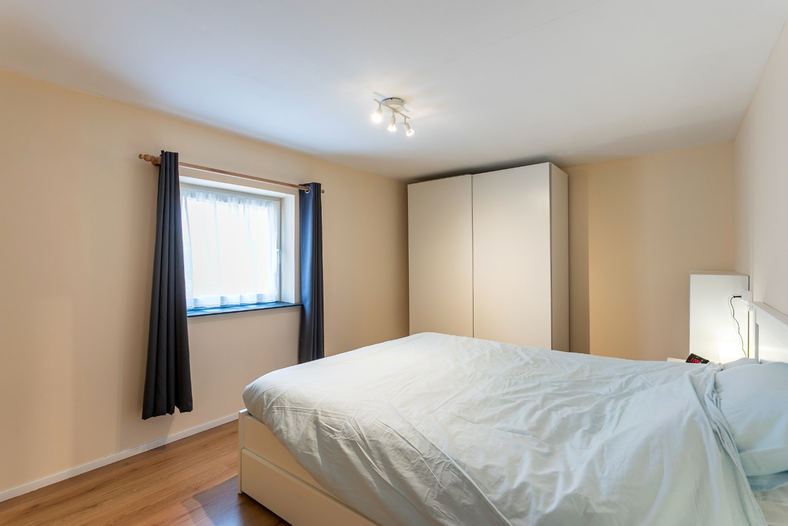 Ruime 4-gevelwoning met 3 slaapkamers, garage en uitbreidingsmogelijkheden (mog. extra slaapkamers,/hobby- of werkruimte) op 9a 39ca 