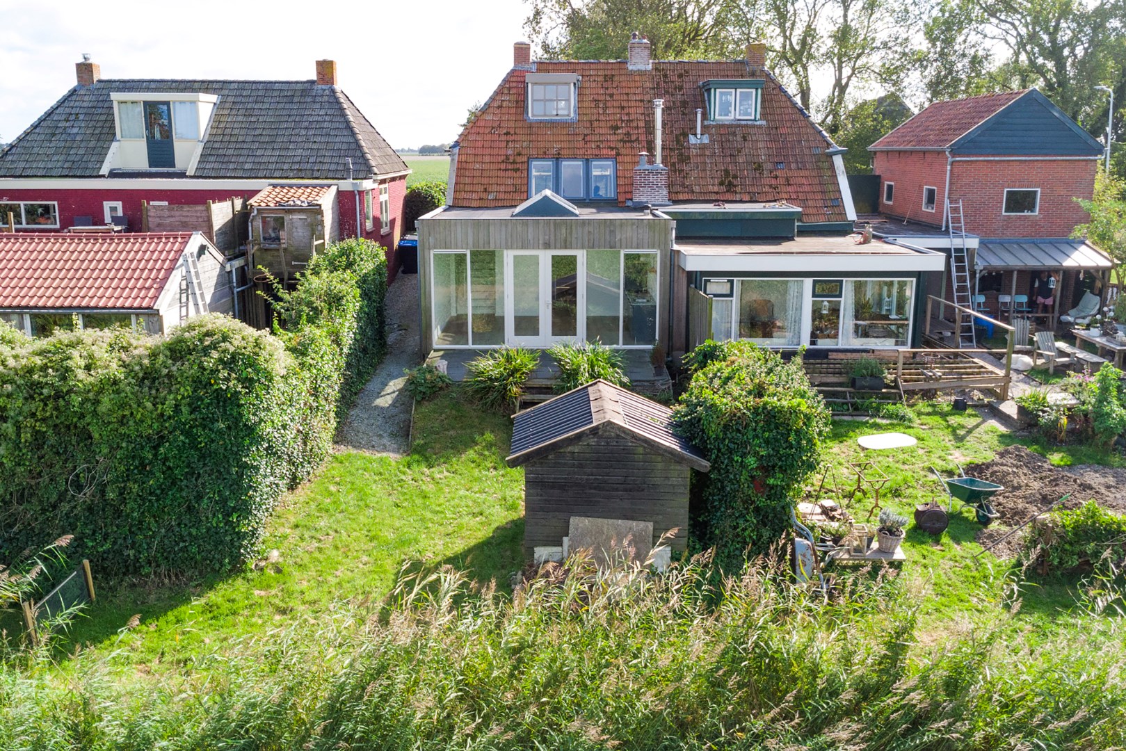 Landelijk wonen in een moderne, instapklare woning met uitzicht op de Friese Waddenzeedijk 