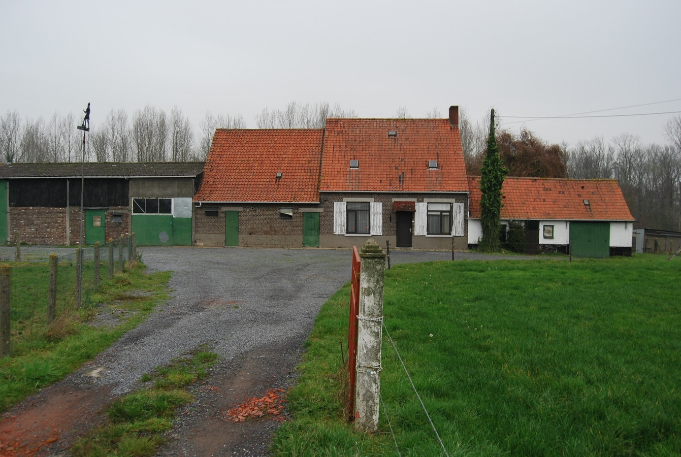 Te renoveren hoeve met loods op ca. 1,43ha te Deinze 