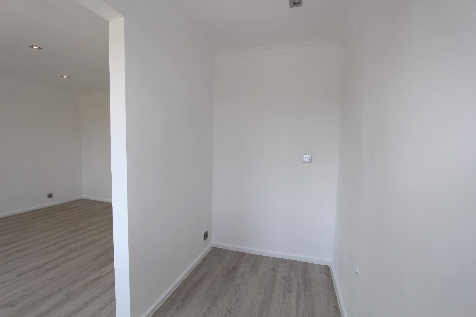 MOOI VERNIEUWDE WONING MET TUIN 