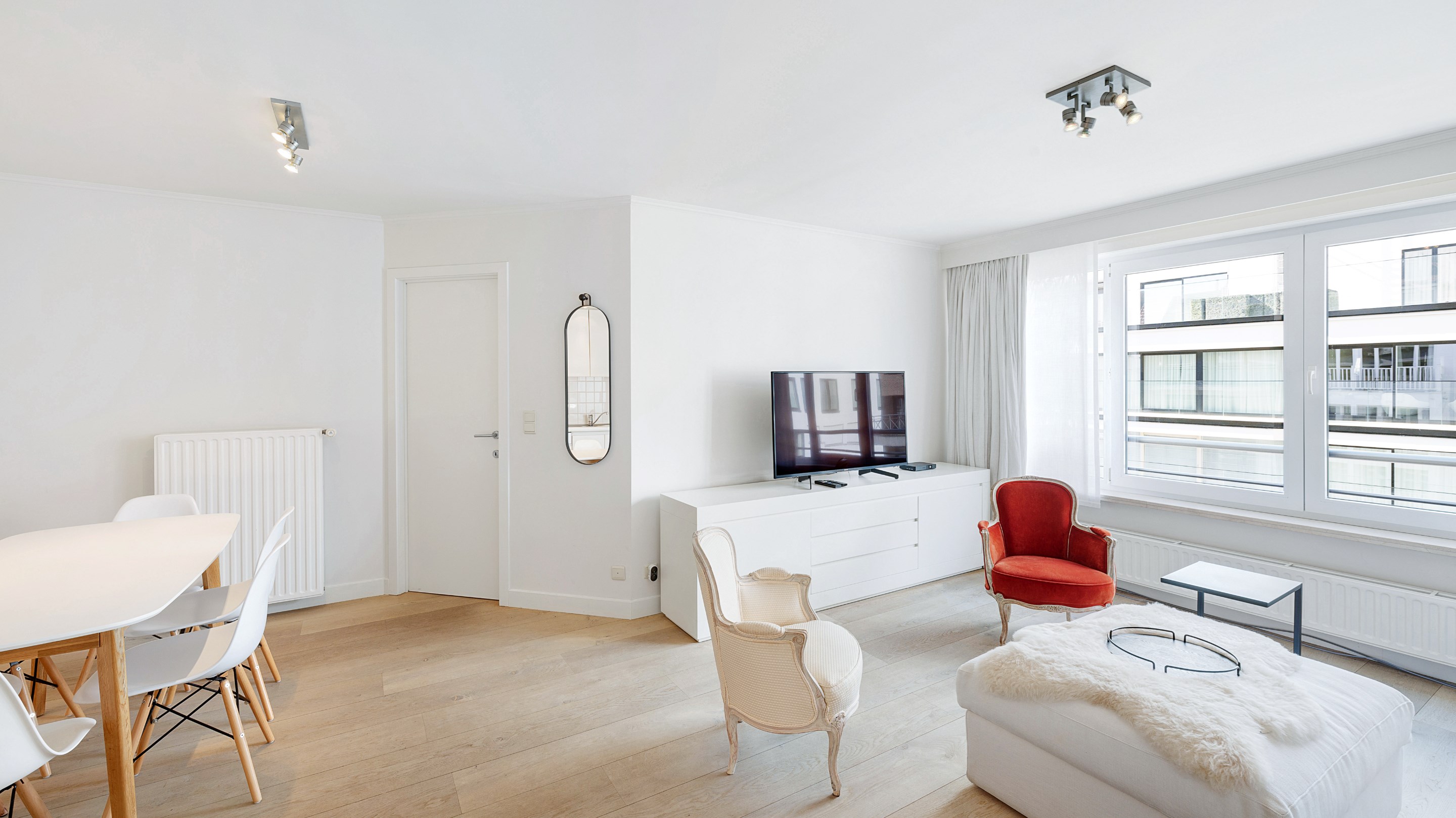 Instapklaar &amp; tevens gemeubeld 1-slaapkamerappartement is gelegen 150m wandelafstand van de Zeedijk-Albertstrand. 