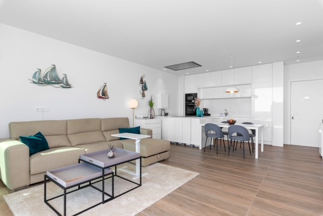 Recent instapklaar en bemeubeld GLV appartement met tuin op LAS COLINAS 