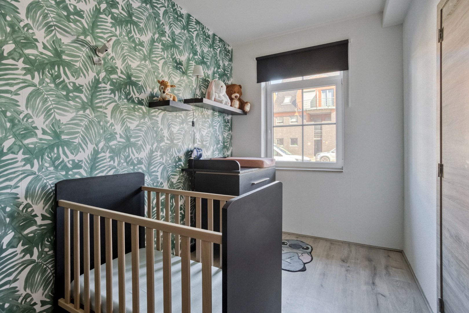 Energiezuinig gelijkvloers 2 slpk. appartement met 2 garages en staanplaats in Leopoldsburg 