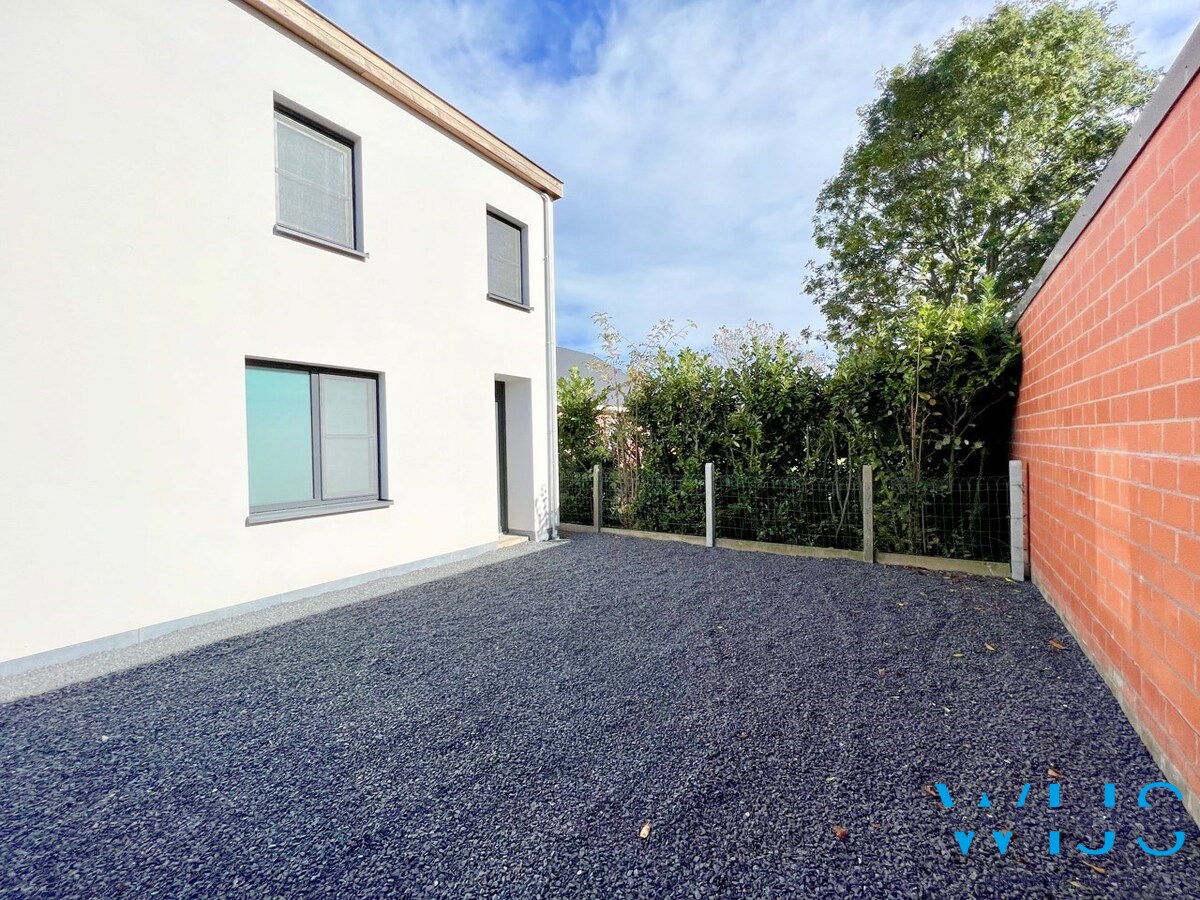 Volledig gerenoveerd woonhuis op 750m&#178; in hartje Ertvelde ! 