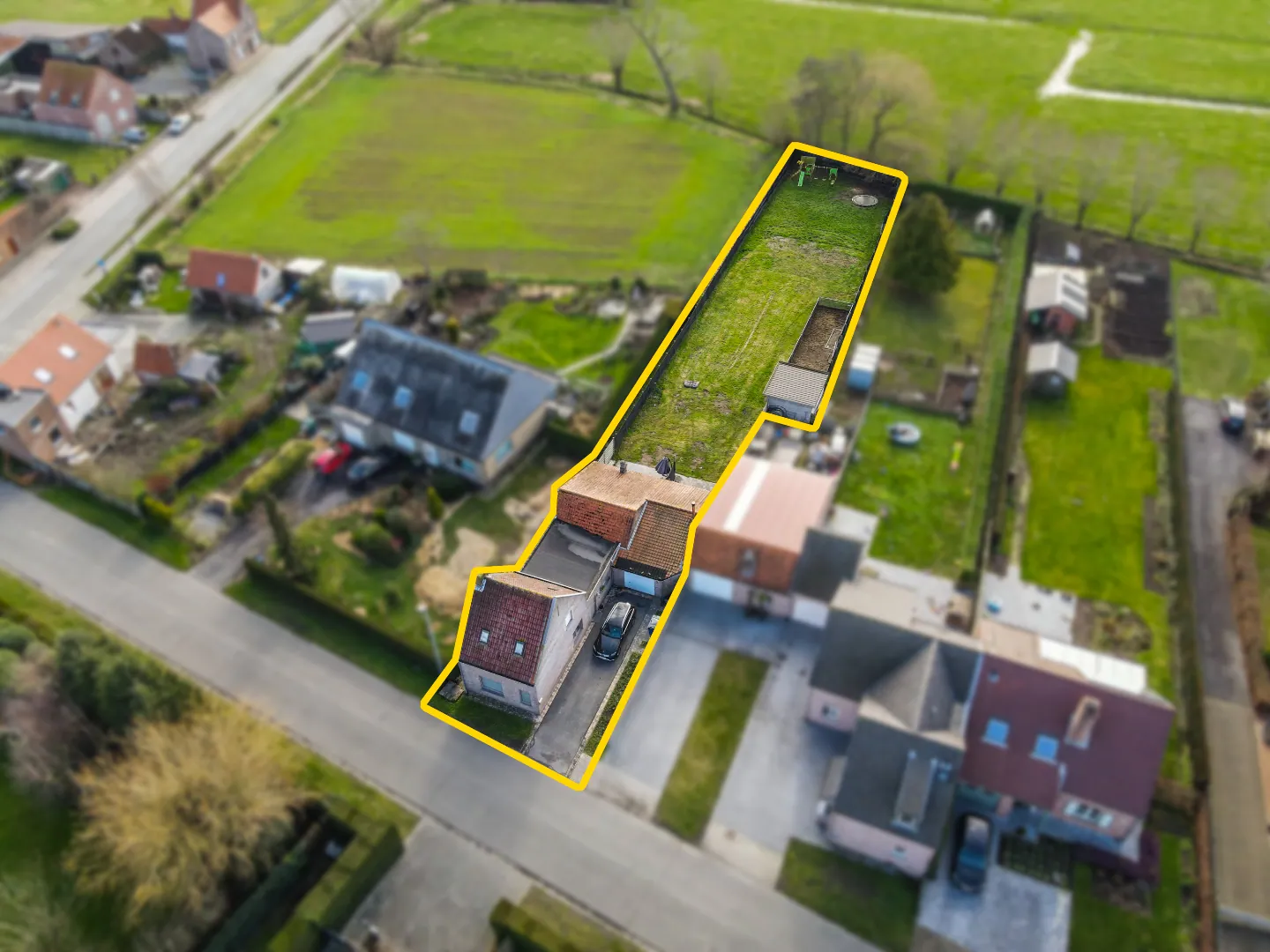 Gezellige gerenoveerde woning op 1.295 m² te Zerkegem