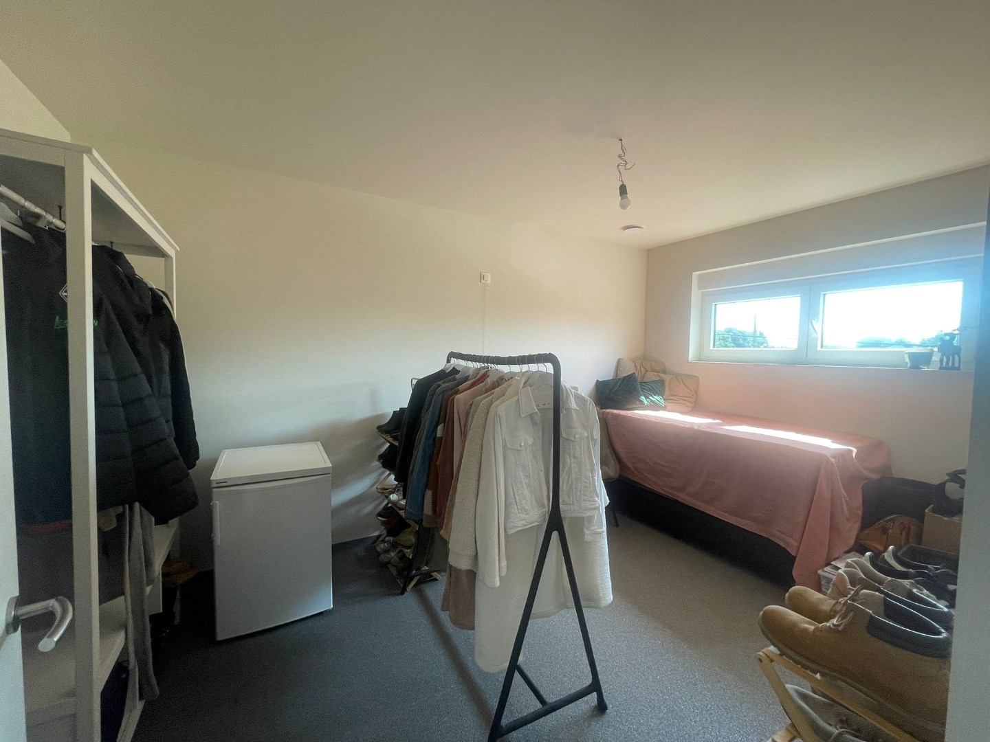 Ruim duplex appartement met 2 slaapkamers en carport te Geel! 
