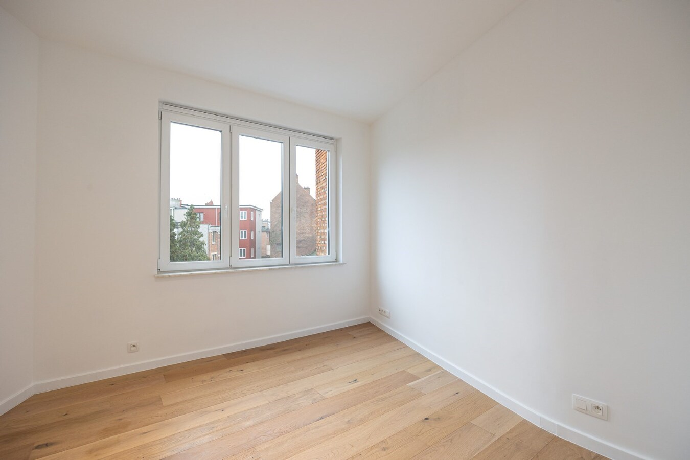 Volledig gerenoveerd gebouw met 3 appt. te Borgerhout! 