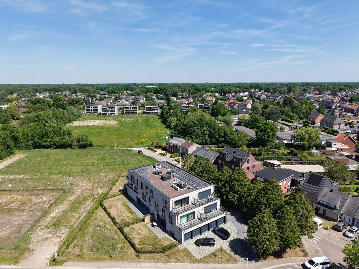 Stijlvol nieuwbouwappartement met zonneterras en garage in het hart van Sint-Antonius 