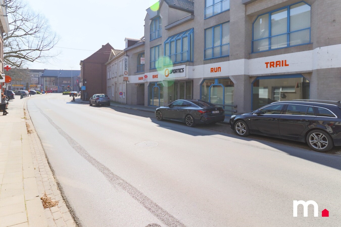 Te huur centraal gelegen polyvalent handelspand te Wevelgem ! 