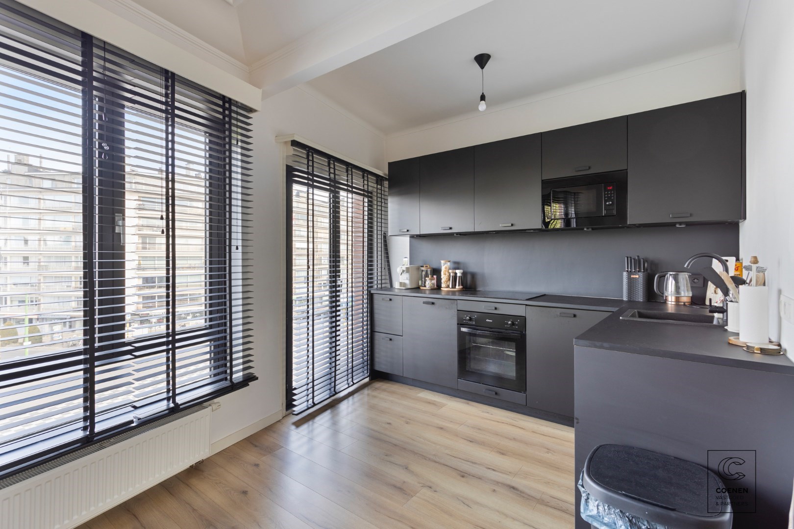 Prachtig gerenoveerd appartement met 2 slaapkamers, terras en bew. opp. van 80m2! 