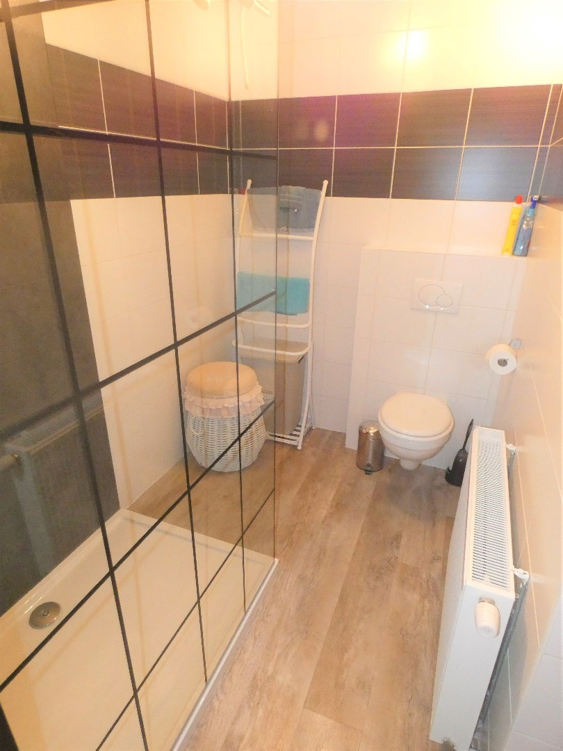 Appartement (104 m&#178;) met 2 slpk, 2 terrassen en garage, Eernegem. 
