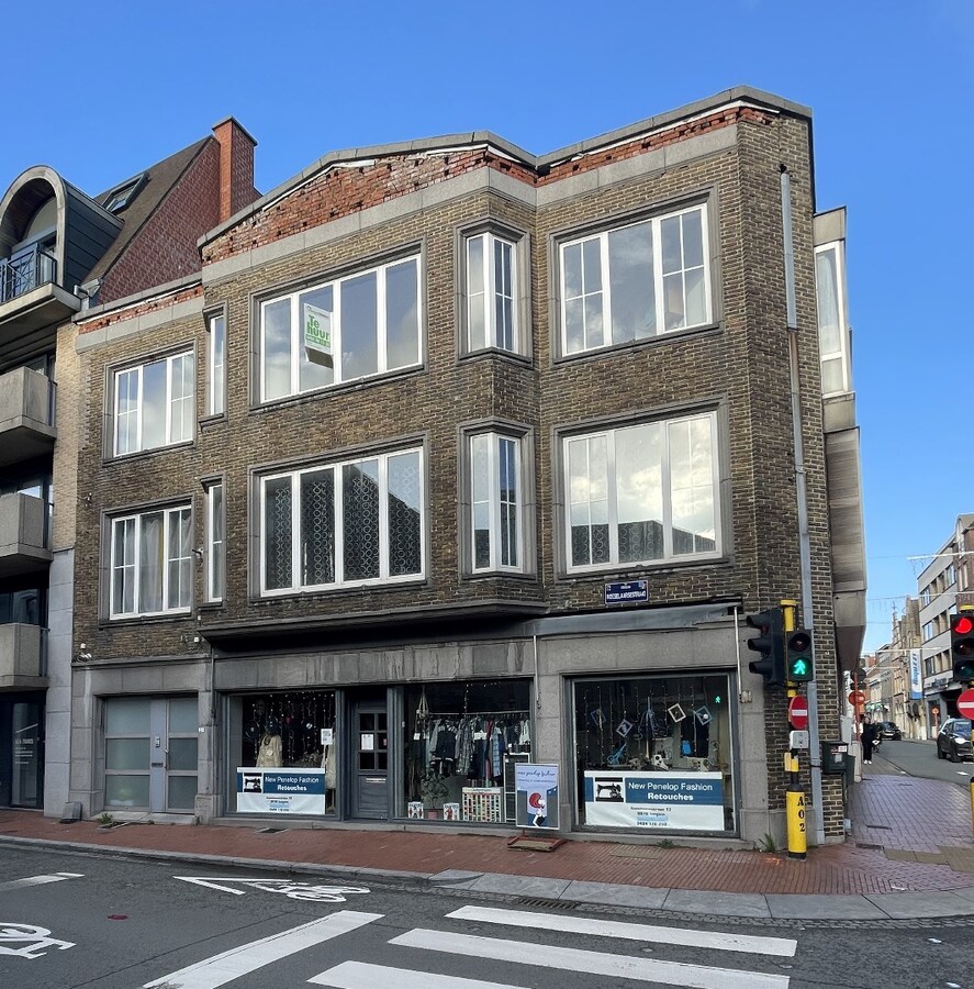 Lichtrijk &#233;&#233;n-slaapkamer appartement in centrum Izegem 