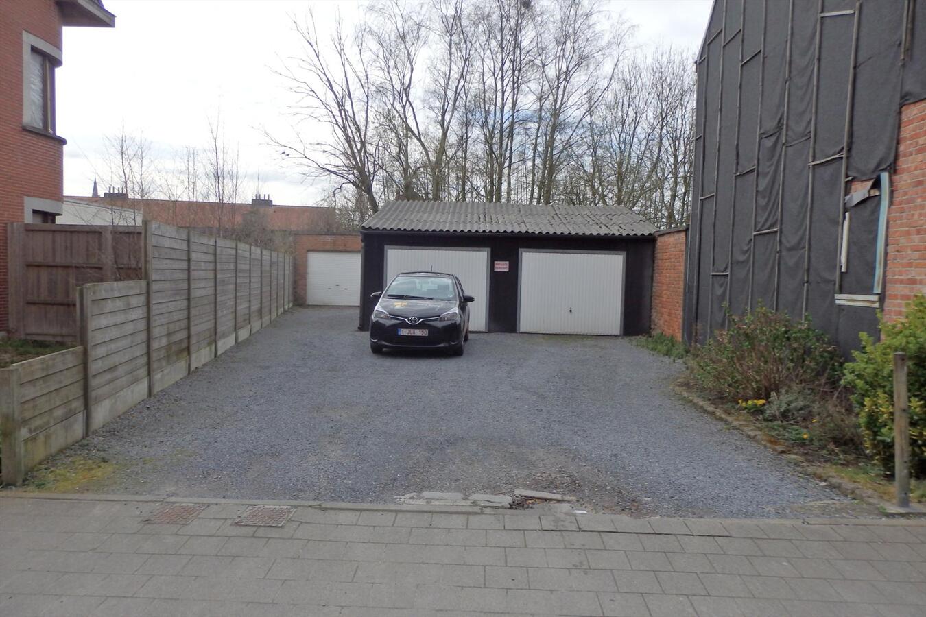 BOUWGROND met garageboxen te Eeklo! 