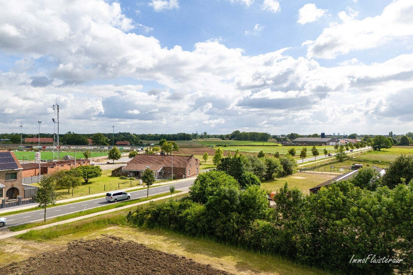 Verder te renoveren langgevelhoeve met veel potentieel op ca. 65 are te Kinrooi 