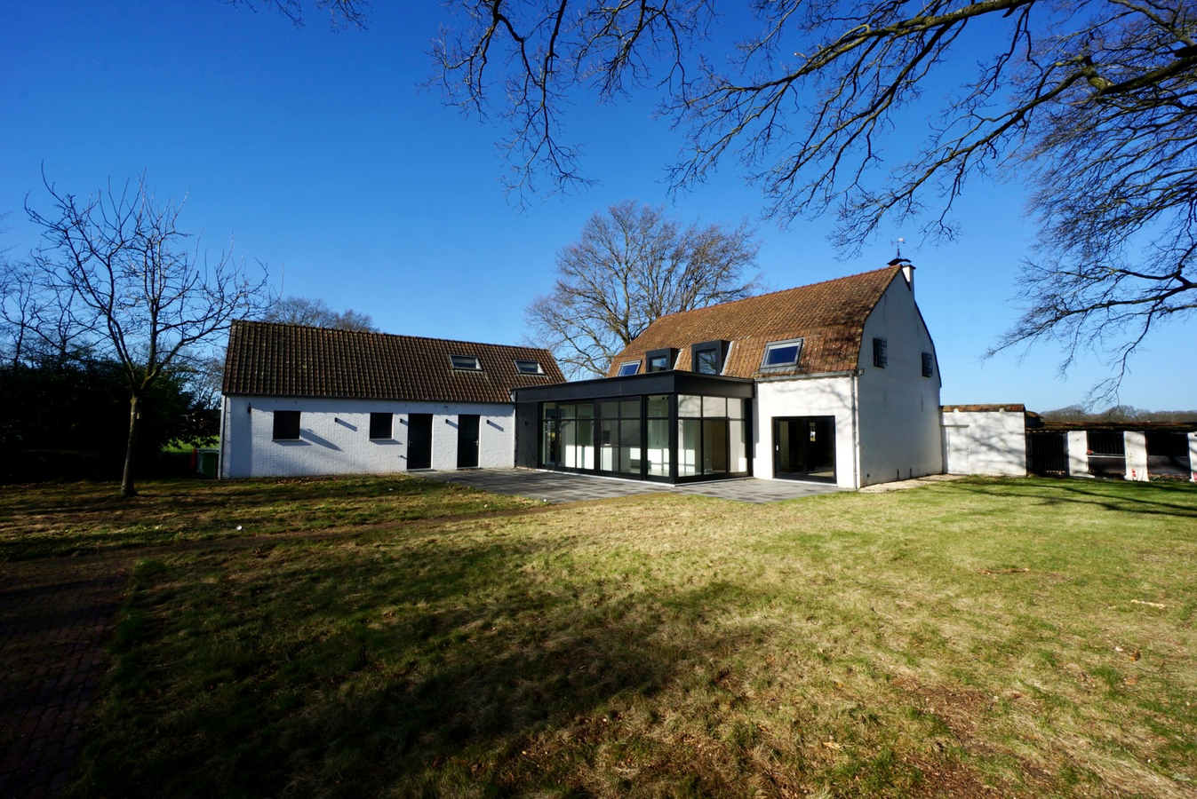 Charmante gerenoveerde hoeve met paardenstallen op ca. 2,5 ha te Gruitrode 