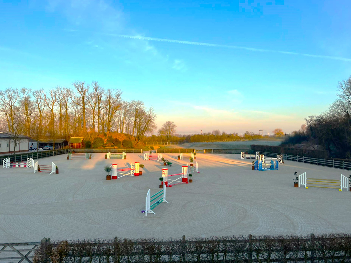 Exclusief professioneel hippisch centrum op ca. 3,5ha te Fleurus (Henegouwen; Belgi&#235;) 