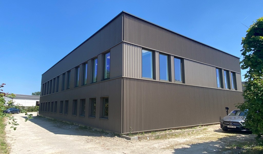 Gerenoveerde kantoren te huur vlakbij afrit E40/R4 in Merelbeke