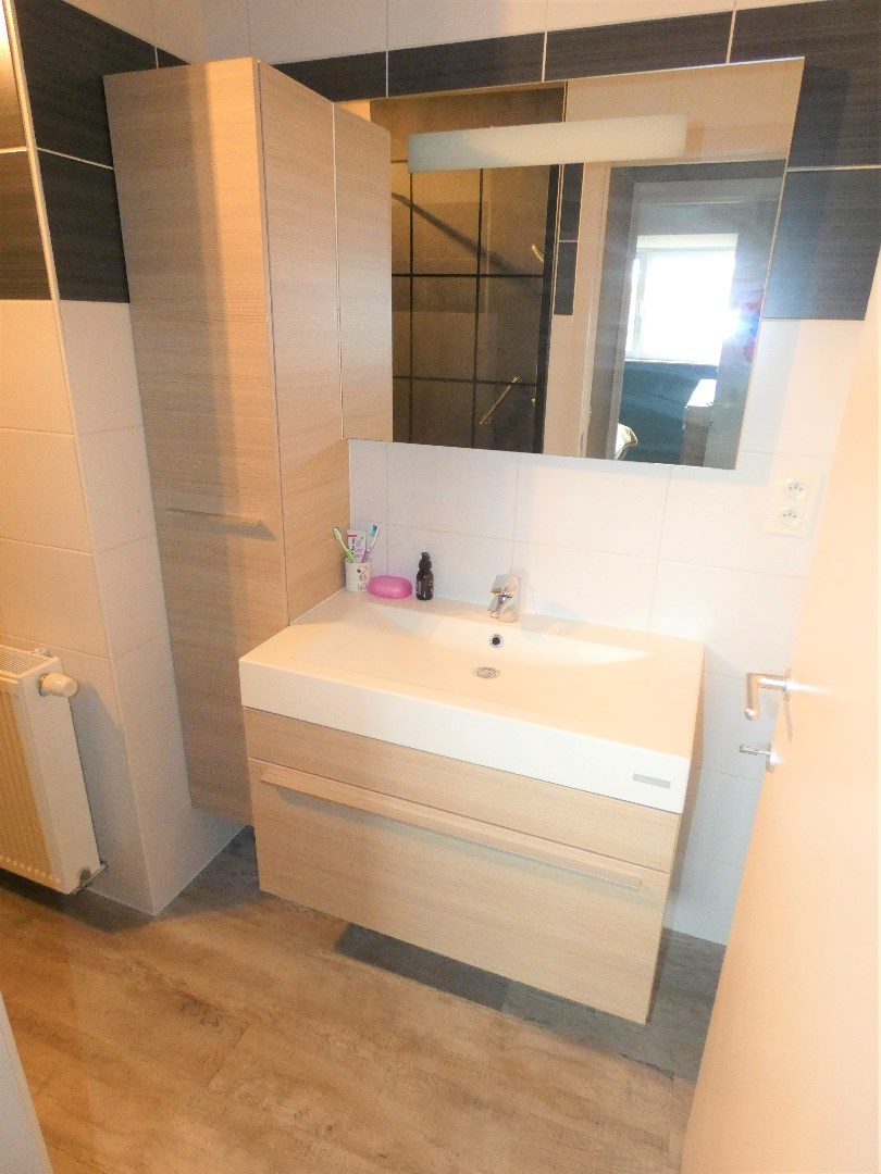 Appartement (104 m&#178;) met 2 slpk, 2 terrassen en garage, Eernegem. 